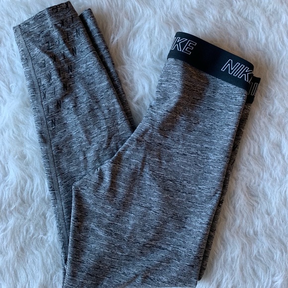 NWT Nike Victory Tight Fit Cropped Legging - Picture 4 of 8